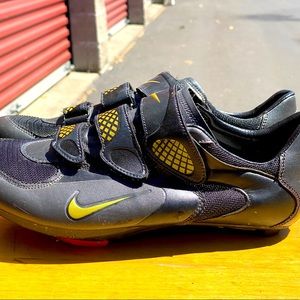 Nike Touring Black Leather 996560 Cycling Womens Ride Sports Sneakers Size 43/12
